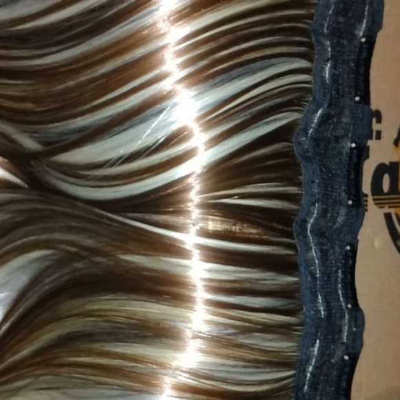 Hair Extensions - Picture 2 of 6